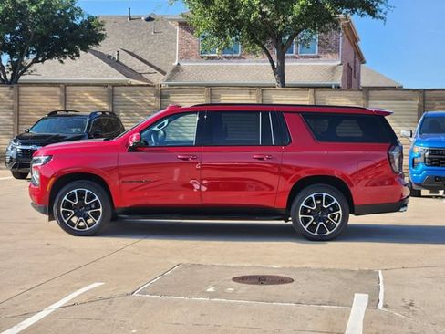 Used 2025 Chevrolet Suburban RST w/ RST Capability Package AWD/4WD image 13