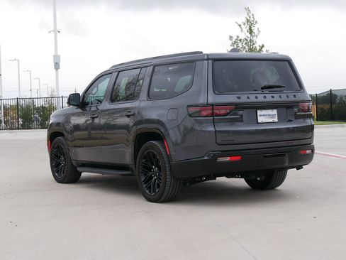 Used 2023 Jeep Wagoneer Series II AWD/4WD image 7