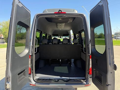 Used 2022 Mercedes-Benz Sprinter 2500 image 14