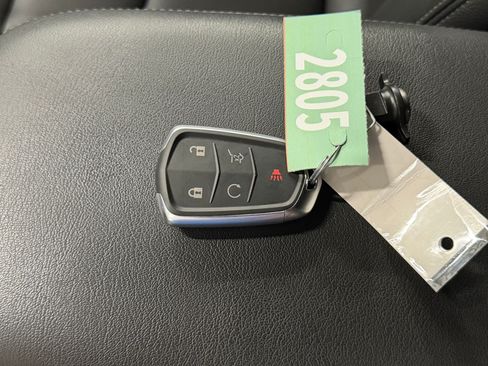 Certified 2025 Cadillac XT6 Luxury FWD image 42