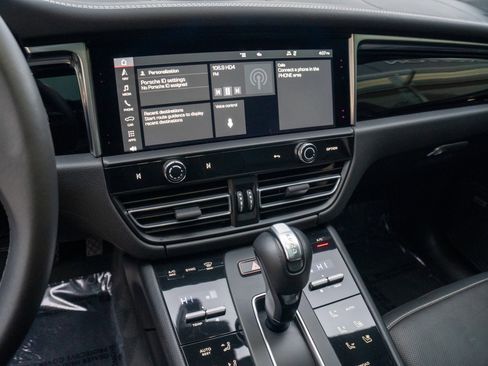 Used 2022 Porsche Macan image 27