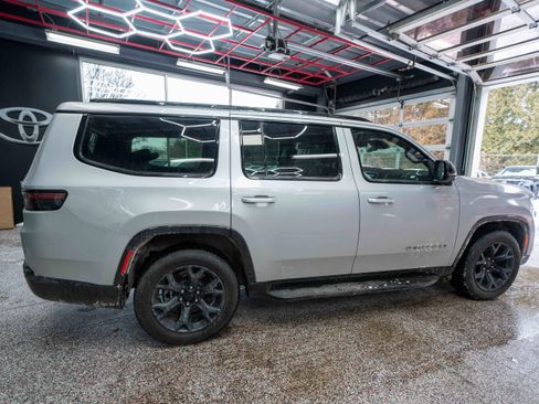 Used 2023 Jeep Wagoneer Series II image 4