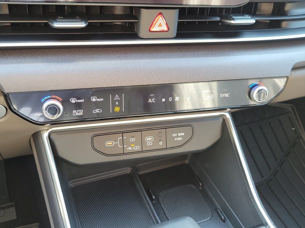 New 2027 Kia Carnival EX FWD image 33