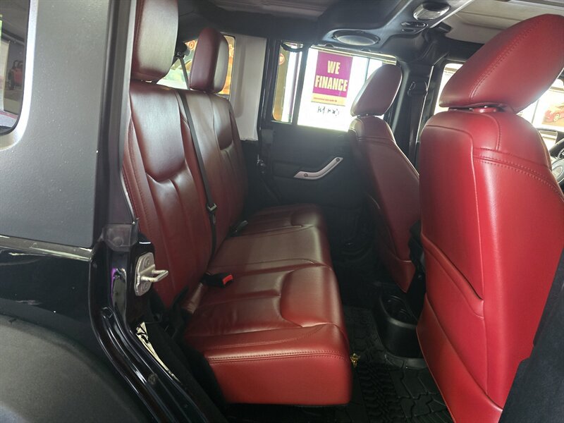 Used 2013 Jeep Wrangler Unlimited Rubicon AWD/4WD image 17