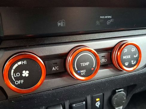 Used 2020 Toyota Tacoma TRD Off-Road image 15