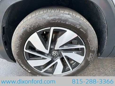 Used 2025 Volkswagen Atlas SE image 29