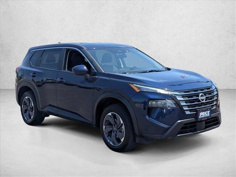 Used 2025 Nissan Rogue SV FWD image 3