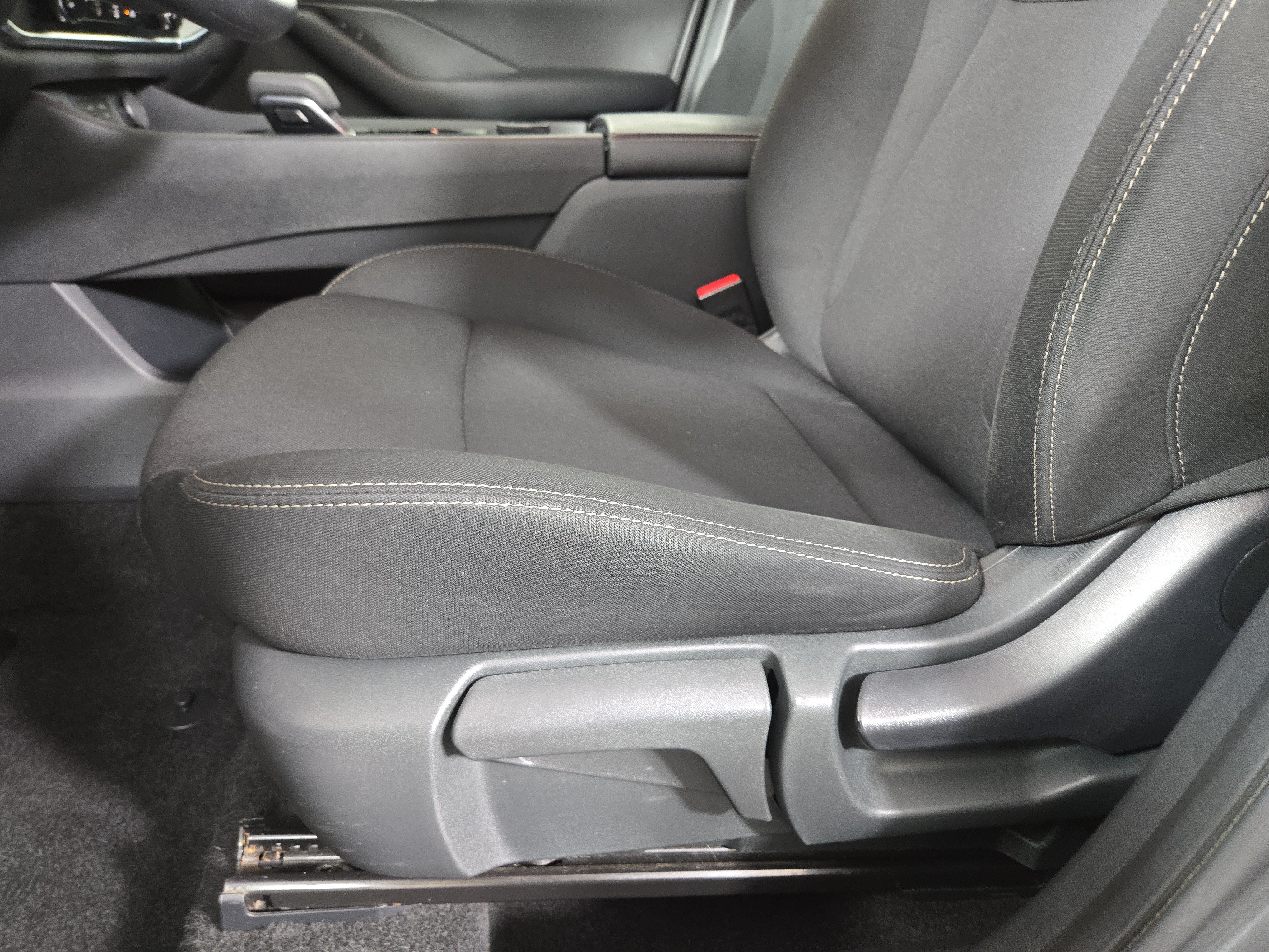 Used 2024 Nissan Rogue S AWD/4WD image 29