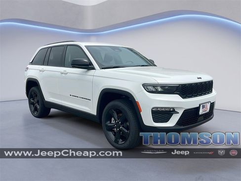 New 2025 Jeep Grand Cherokee Limited w/ Black Appearance Package image 1