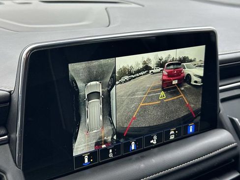 Used 2022 GMC Yukon SLT w/ SLT Premium Package image 32