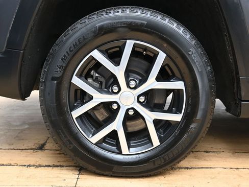 Used 2024 Jeep Grand Cherokee L Limited w/ Luxury Tech Group II image 14