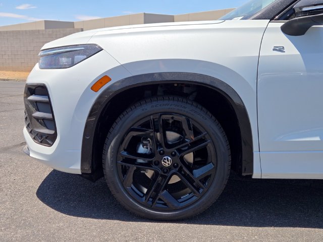 New 2026 Volkswagen Tiguan SE R-Line FWD image 5