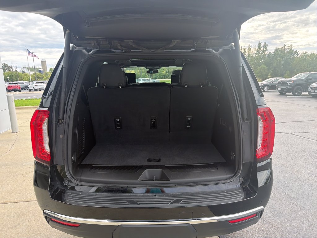 Certified 2023 GMC Yukon SLT w/ SLT Luxury Package AWD/4WD image 32