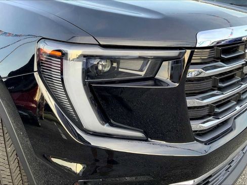 New 2025 GMC Acadia Elevation image 13