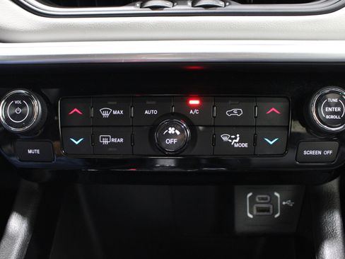 Used 2025 Jeep Compass Limited AWD/4WD image 16