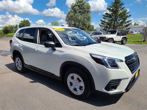 Used 2022 Subaru Forester image 4