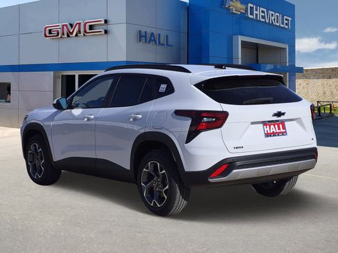 New 2026 Chevrolet Trax LT w/ Sunroof Package image 3