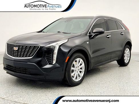 Used 2023 Cadillac XT4 Luxury w/ Cold Weather Package image 1