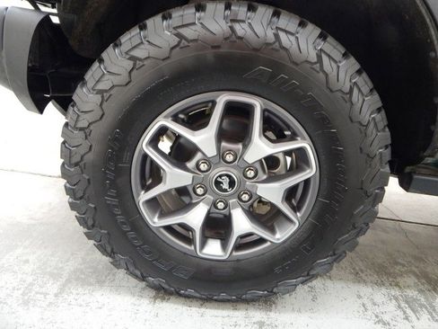 Used 2023 Ford Bronco Badlands image 11