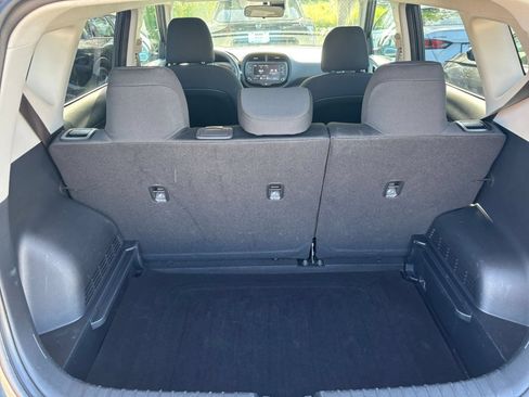 Used 2025 Kia Soul LX w/ LX Technology Package FWD image 29