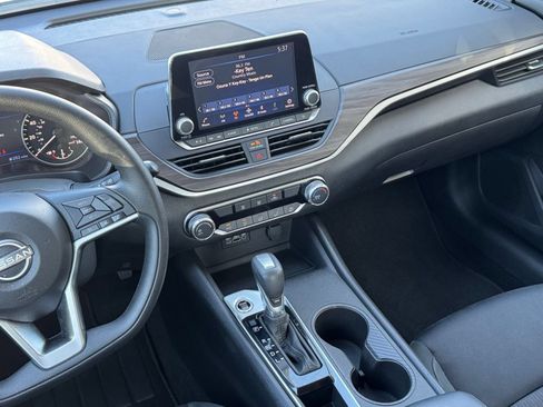 Used 2025 Nissan Altima 2.5 SV FWD image 19