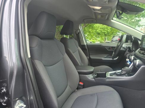 Used 2022 Toyota RAV4 LE AWD/4WD image 12
