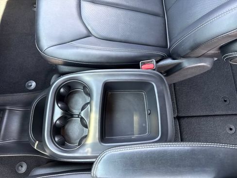 Used 2025 Chrysler Pacifica Select FWD image 24