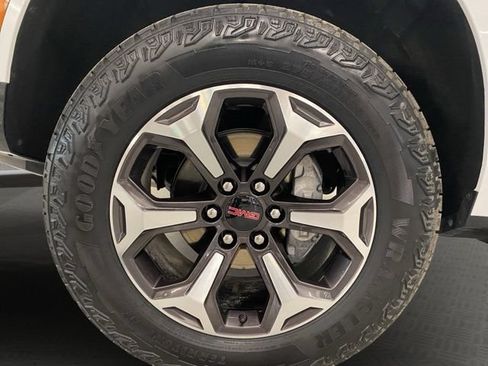Used 2025 GMC Yukon XL AT4 Ultimate AWD/4WD image 30