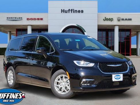 New 2026 Chrysler Pacifica Select image 1