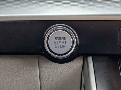 Used 2023 Kia Carnival LX FWD image 28