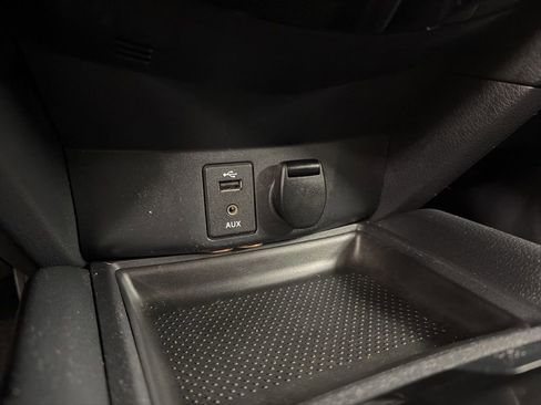 Used 2016 Nissan Rogue SV AWD/4WD image 12