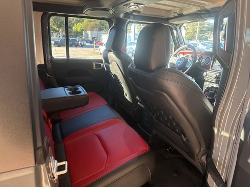 Used 2023 Jeep Wrangler Unlimited Rubicon 4xe image 22