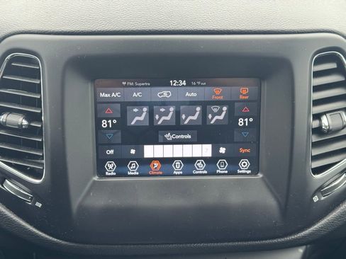 Used 2019 Jeep Compass Latitude w/ Cold Weather Group image 20