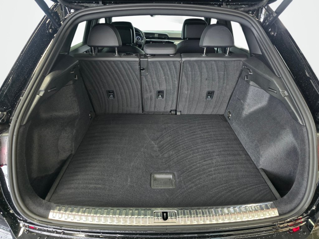 Used 2025 Audi Q3 2.0T Premium AWD/4WD image 16