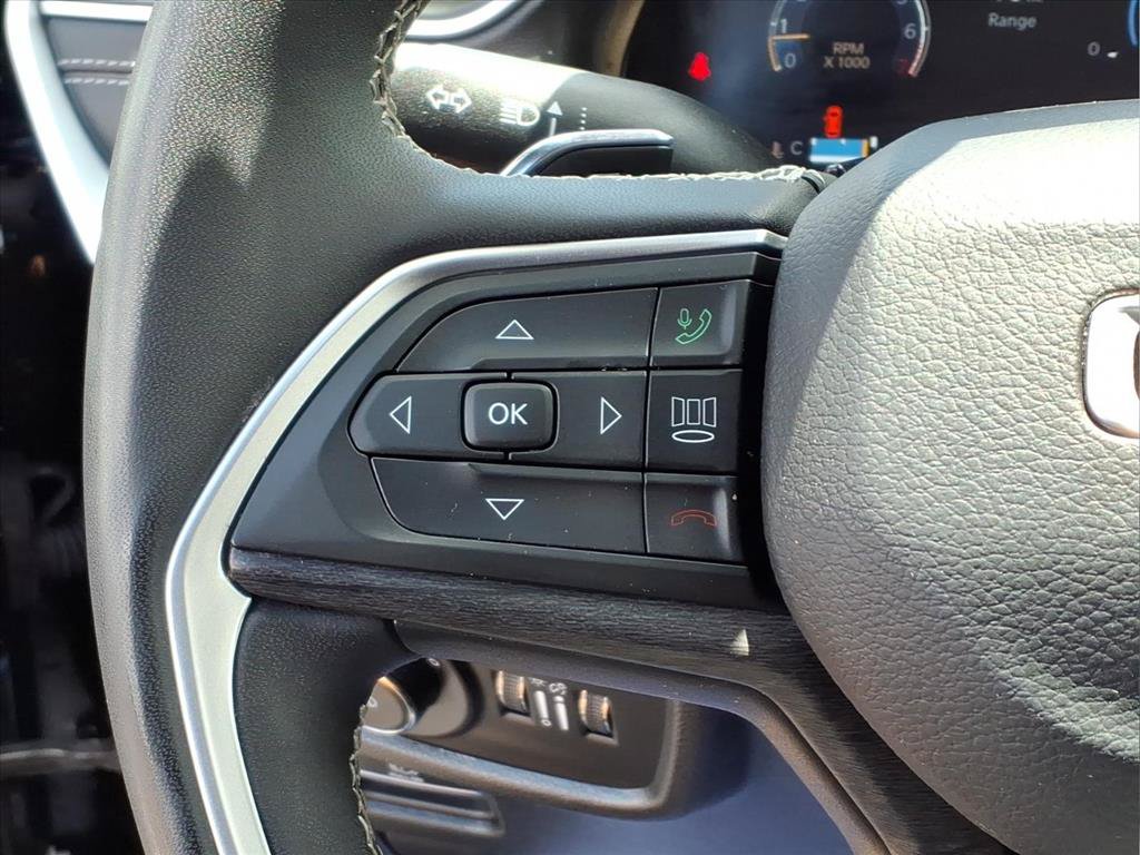 Used 2023 Jeep Grand Cherokee L Limited AWD/4WD image 12