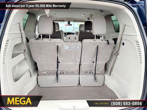Used 2020 Chrysler Voyager LX image 22