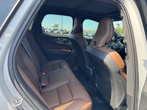 Used 2022 Volvo XC60 B5 Momentum w/ Advanced Package image 10