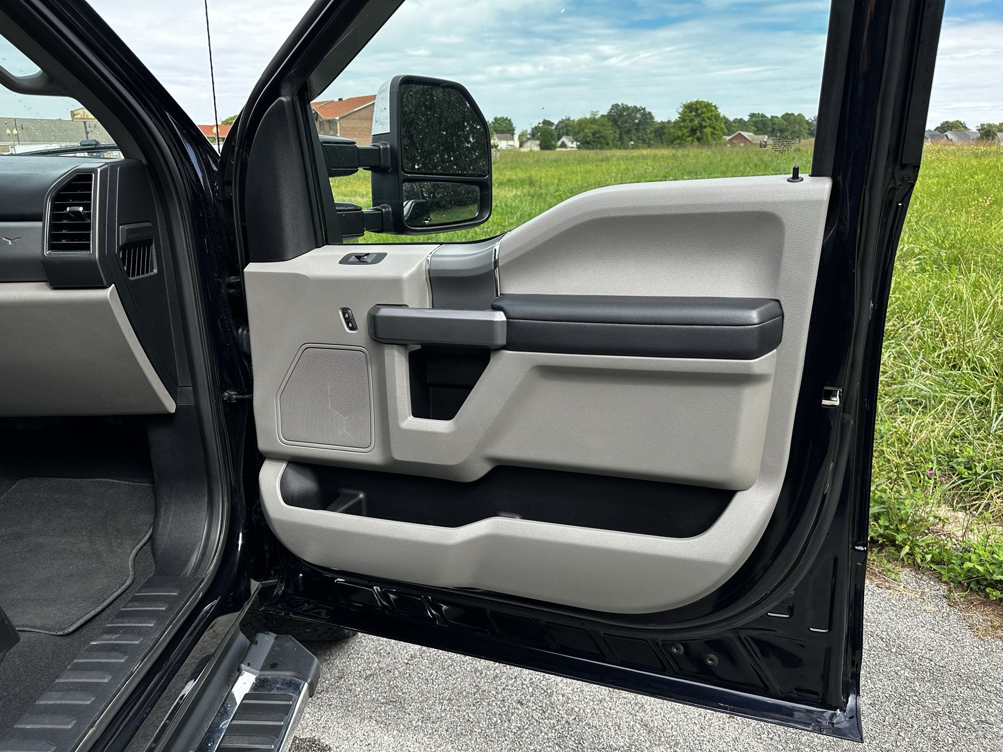 Used 2021 Ford F250 XLT w/ XLT Premium Package AWD/4WD image 31