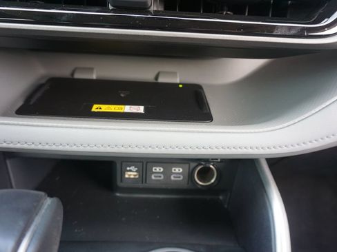 Used 2023 Toyota Highlander XLE FWD image 13