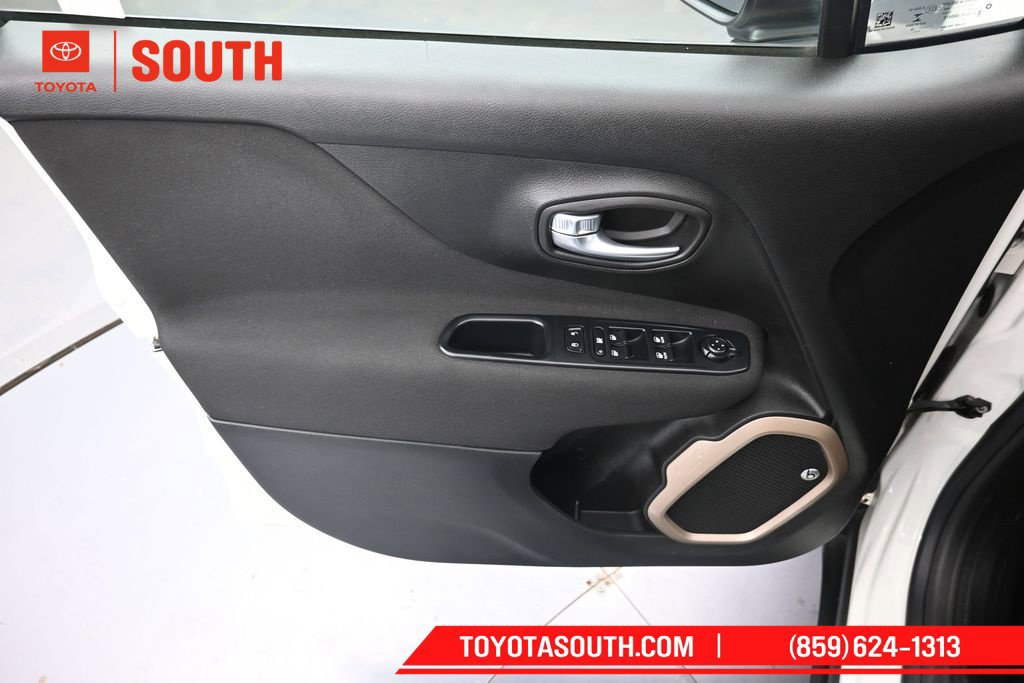 Used 2016 Jeep Renegade Latitude w/ Safety & Security Group FWD image 23