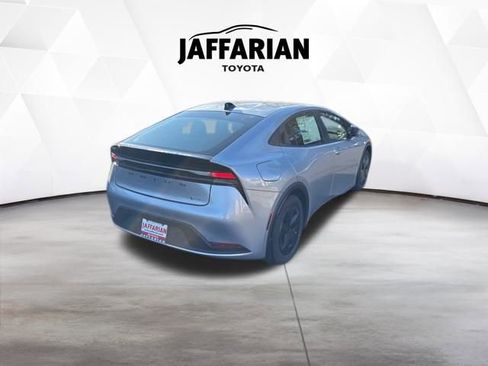 New 2026 Toyota Prius SE image 3