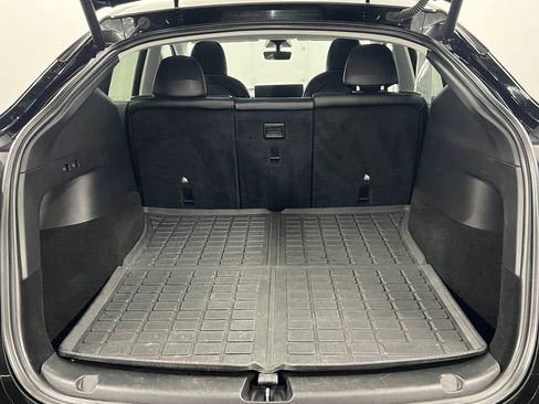 Used 2021 Tesla Model Y Long Range image 18