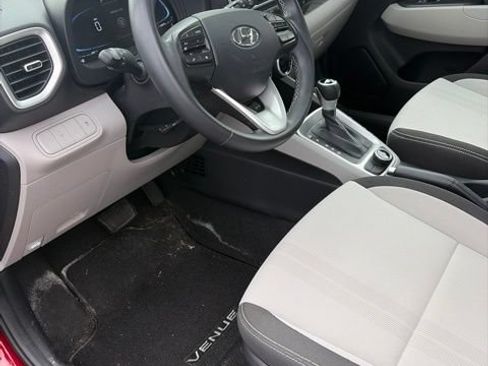 Used 2024 Hyundai Venue SEL FWD image 8