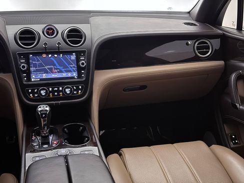 Used 2018 Bentley Bentayga image 31