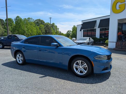 Used 2021 Dodge Charger SXT w/ Leather Interior Group image 3