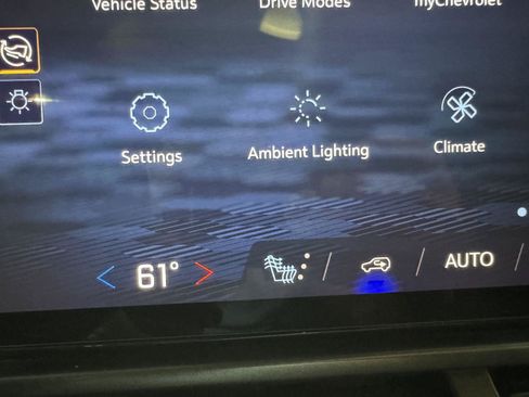 Used 2025 Chevrolet Equinox EV RS FWD image 38