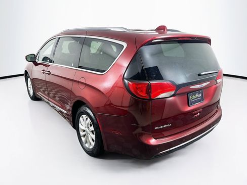 Used 2018 Chrysler Pacifica Touring-L FWD image 5