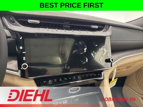 New 2026 Jeep Grand Cherokee Limited w/ Luxury Tech Group II AWD/4WD image 33