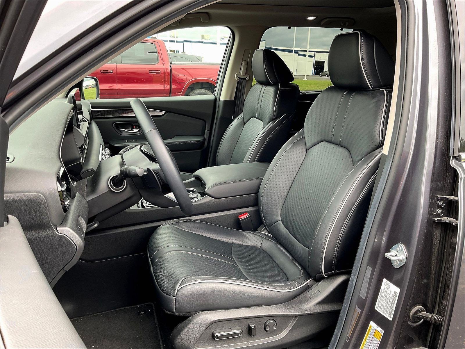 Used 2025 Honda Pilot Elite image 5