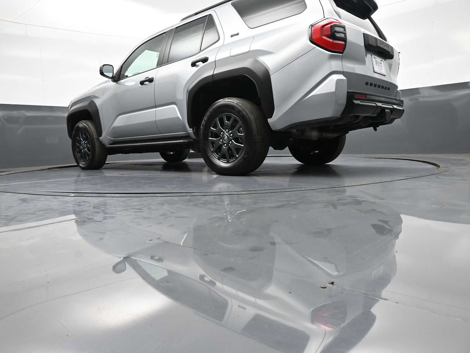 Used 2025 Toyota 4Runner SR5 AWD/4WD image 32